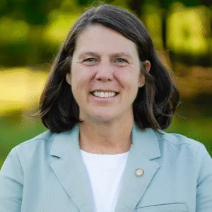 Portrait of MN State Representative Patty Acomb